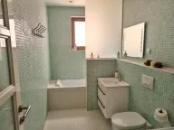 Prodaja, četvorosoban stan, 222m², Dobre Vode, Bar - image 7