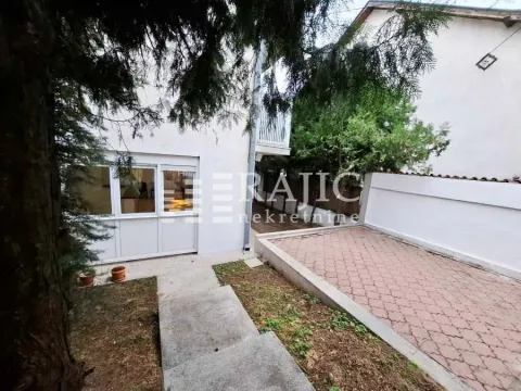 View of the courtyard and exterior of the house with a paved area. - image 15