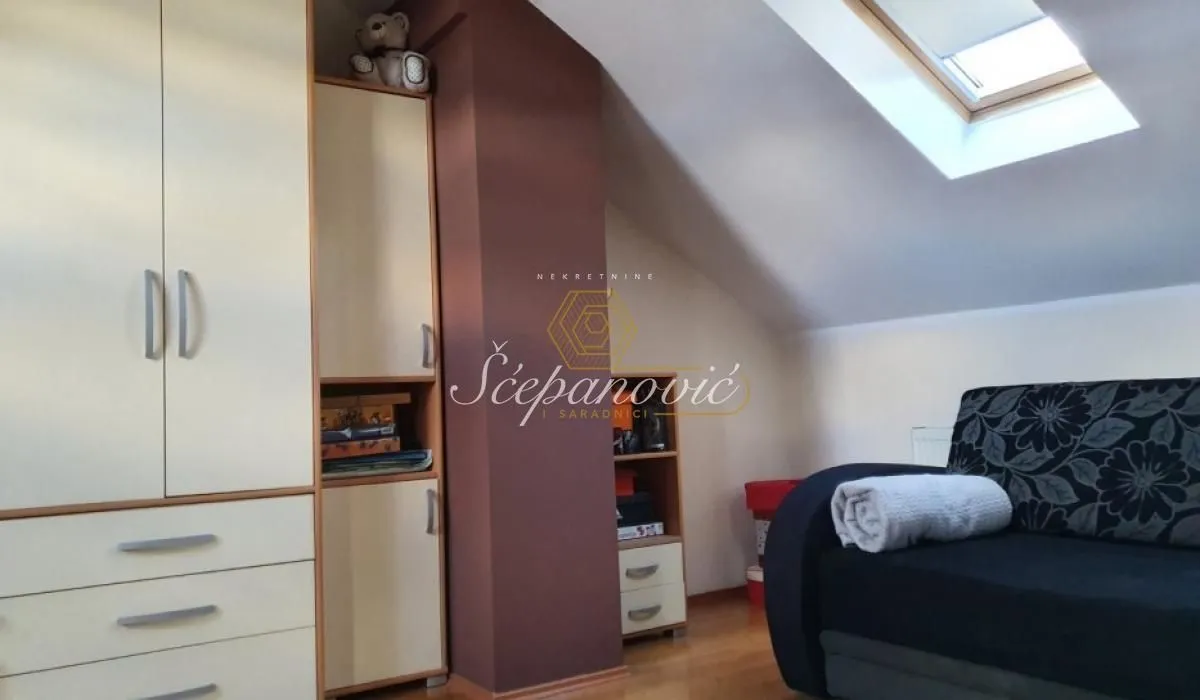 Prodaja, trosoban stan, 113m², Nova Detelinara, Novi Sad Sve Podlokacije