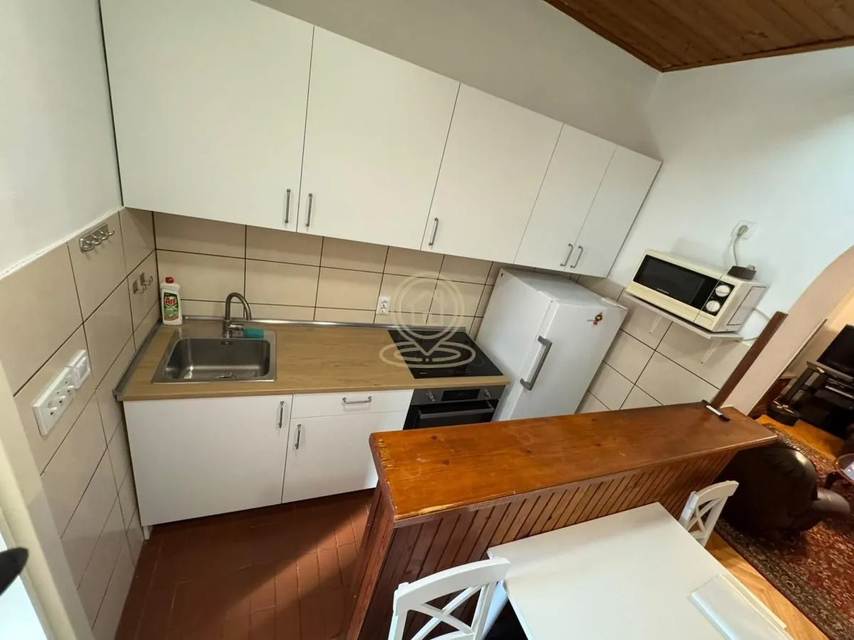 Izdavanje, trosoban stan, 75m², Savski Venac, Beograd