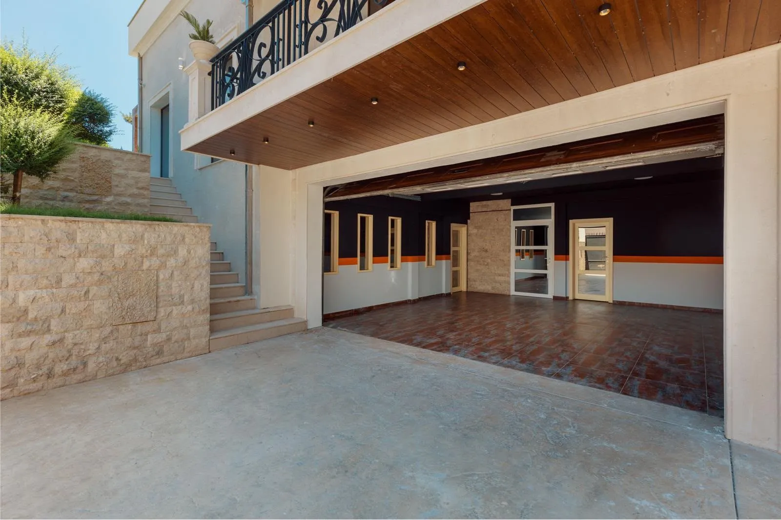 Izdavanje, kuća, 500m², Bonići, Tivat