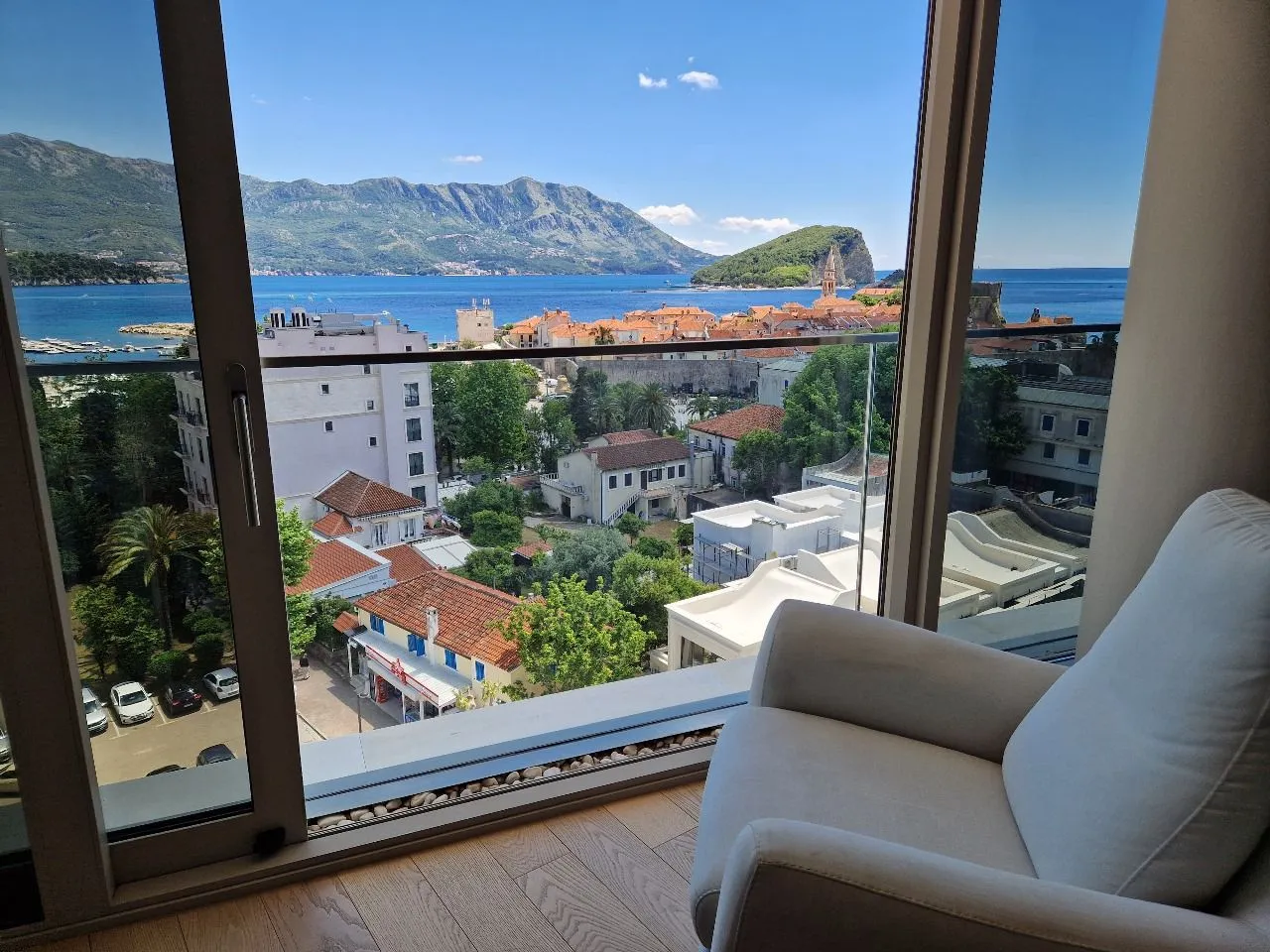 Rent, two bedroom apartment, 84m², Centar, Budva