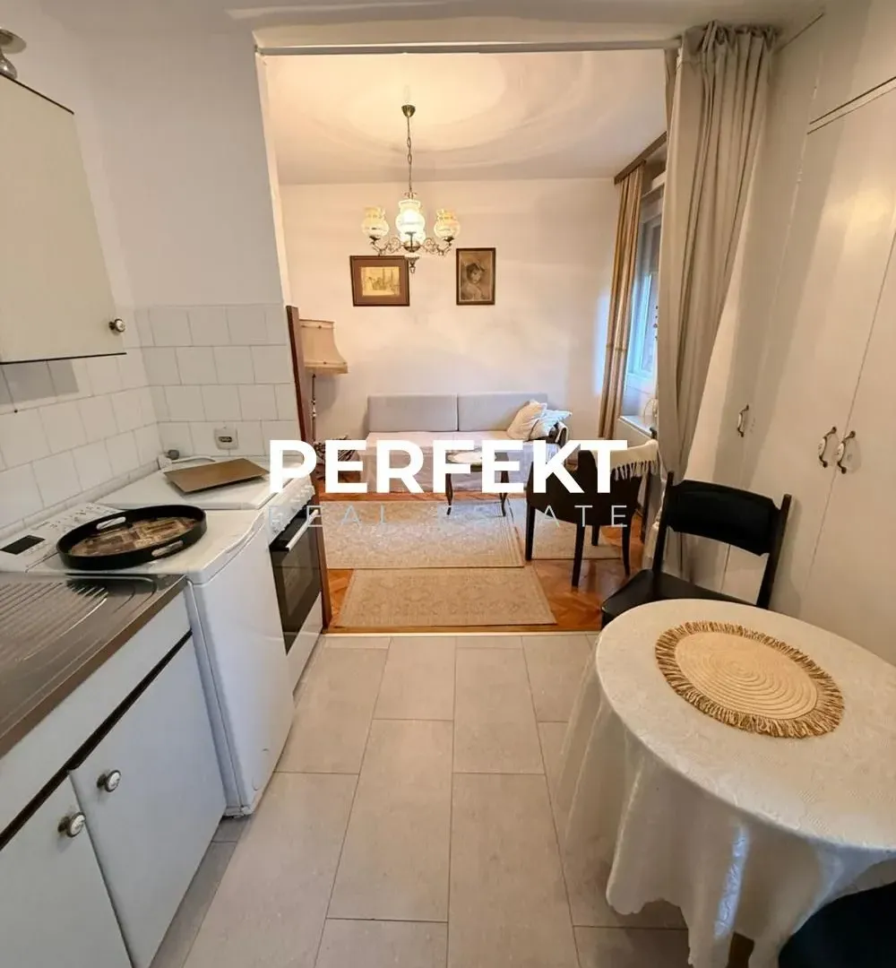 Prodaja, dvosoban stan, 42m², Bele Vode, Beograd