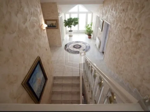 Rent, house, 680m², Tološi, Podgorica - image 12