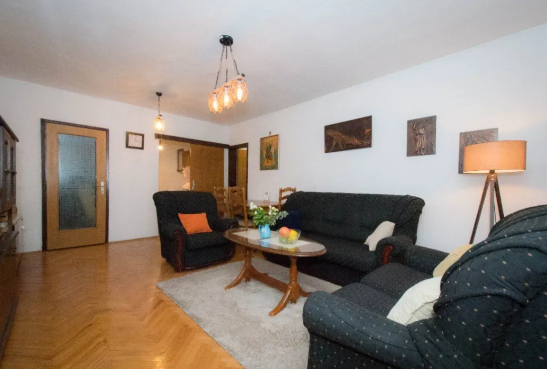 Izdavanje, trosoban stan, 70m², Gintaš, Podgorica