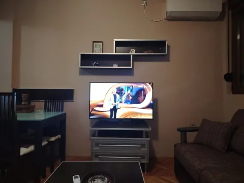 Izdavanje, dvosoban stan, 65m², Pejton, Podgorica - image 1