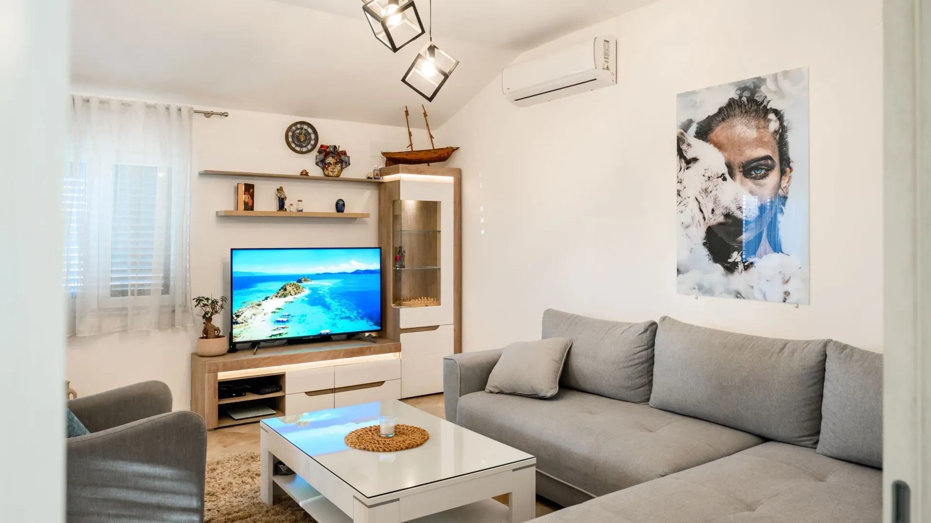 Izdavanje, trosoban stan, 120m², Mrčevac, Tivat