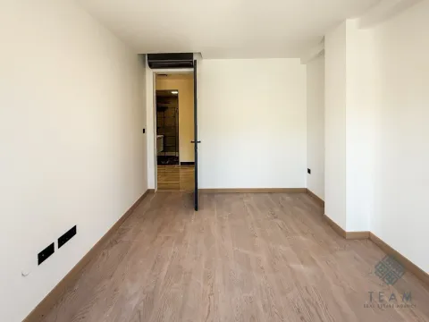 Izdavanje, trosoban stan, 111m², Vezirov Most, Podgorica - image 9