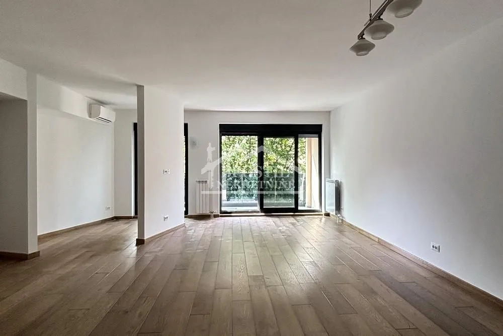 Prodaja, trosoban stan, 83m², Kalenić Pijaca, Vračar Sve Podlokacije