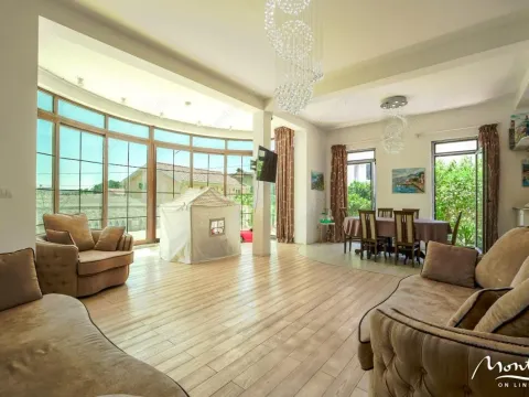 Prodaja, kuća, 316m², Tivat, Crna Gora - image 2