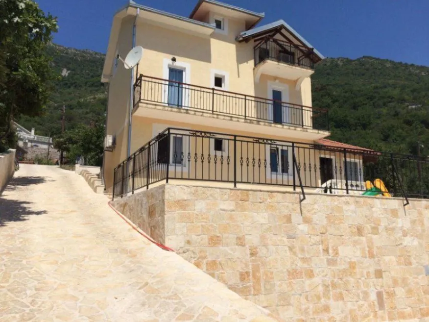 Sale, house, 280m², Kamenari, Herceg Novi