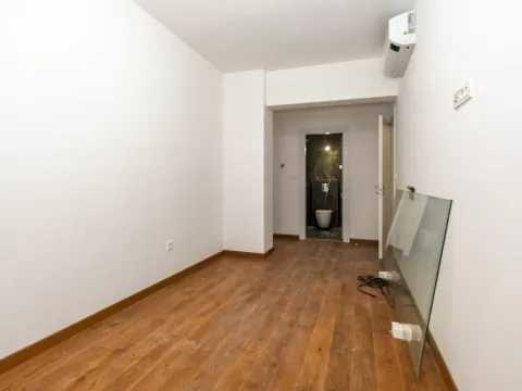 Izdavanje, stan, 129m², Tološka šuma, Podgorica - image 9