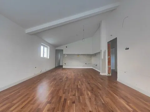 Sale, house, 200m², Karaburško Polje, Podgorica - image 5