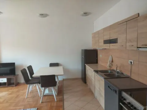Izdavanje, dvosoban stan, 65m², Blok 9, Podgorica - image 3
