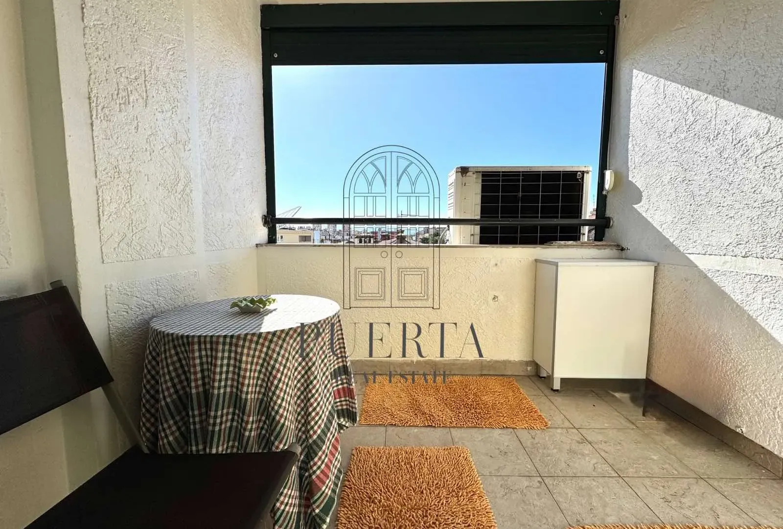 Izdavanje, dvosoban stan, 76m², Centar, Podgorica