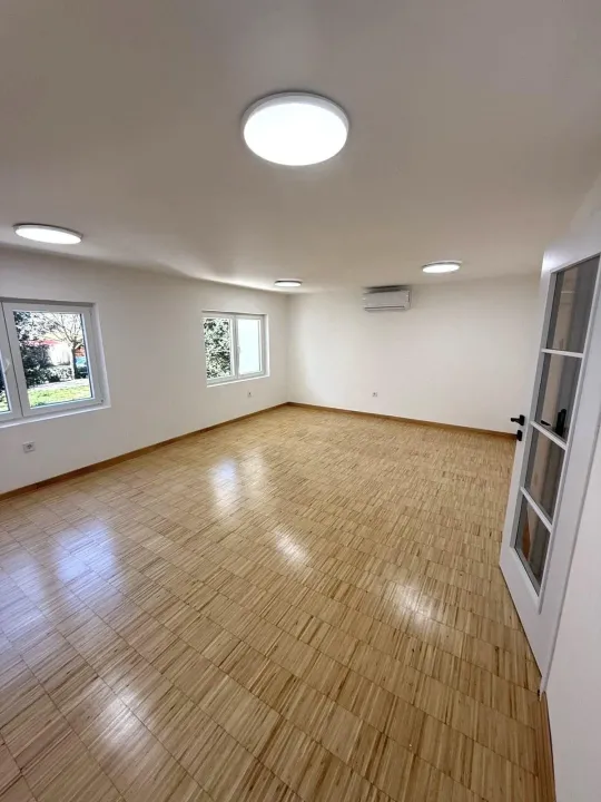 Izdavanje, poslovni prostor, 74m², Zabjelo, Podgorica