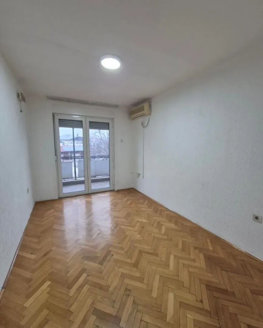 Izdavanje, dvosoban stan, 80m², Stara Varoš, Podgorica