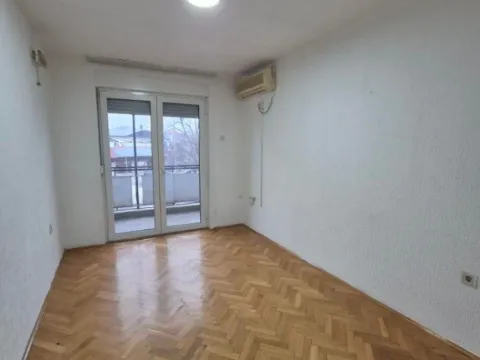 Izdavanje, dvosoban stan, 80m², Stara Varoš, Podgorica - image 5