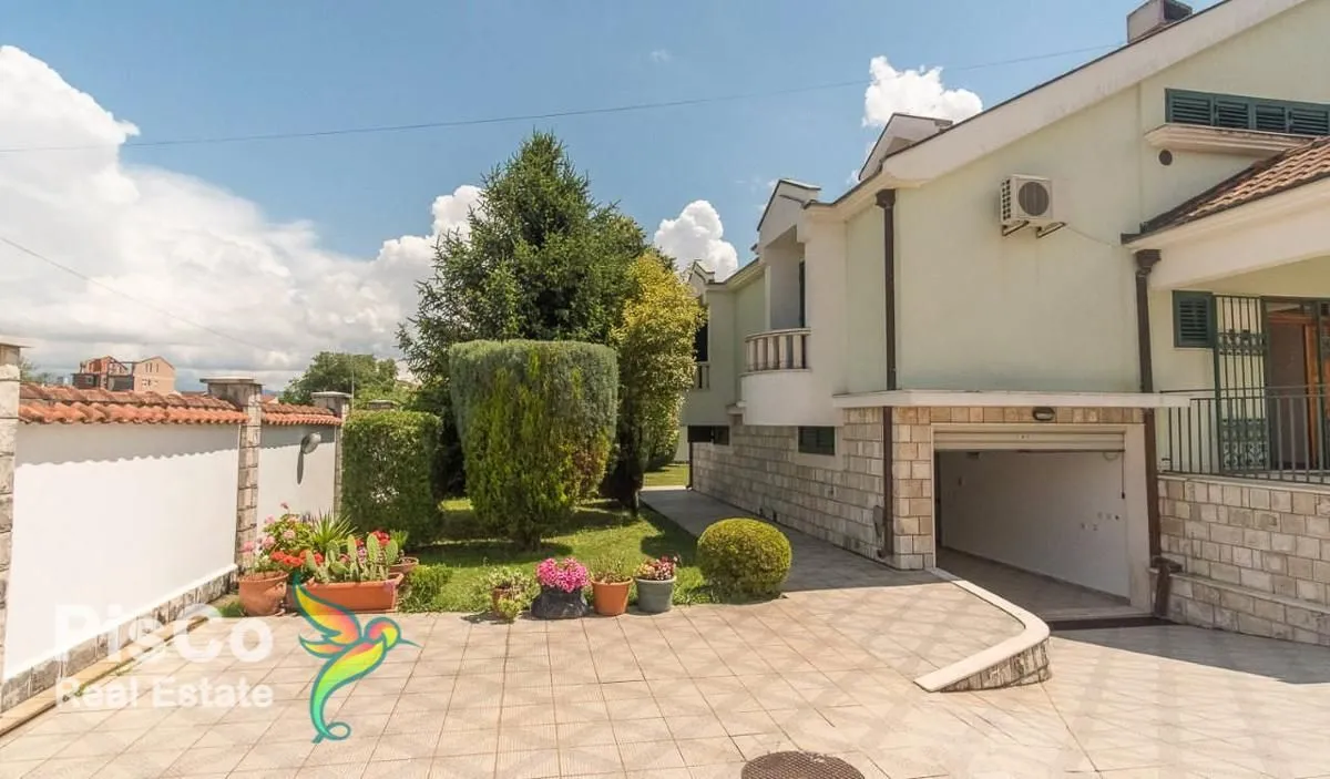 Sale, house, 350m², Zabjelo, Podgorica