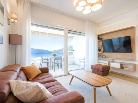 Prodaja, stan, 66m², Tivat, Crna Gora - image 9