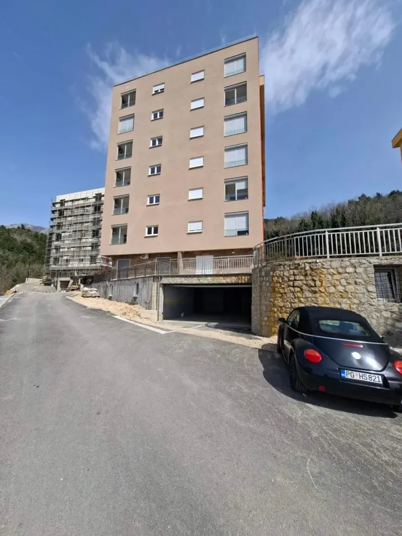 Rent, one bedroom apartment, 43m², Bečići, Budva