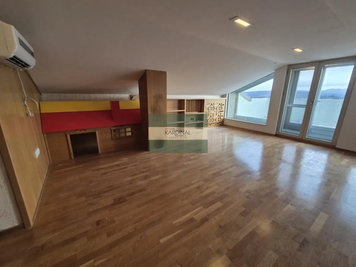 Prodaja, trosoban stan, 99m², Vašarište, Jagodina