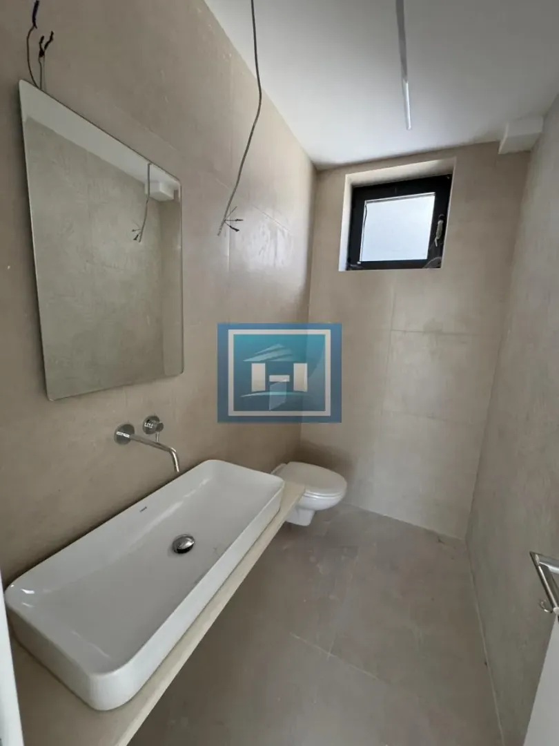 Izdavanje, poslovni prostor, 255m², Centar, Paraćin