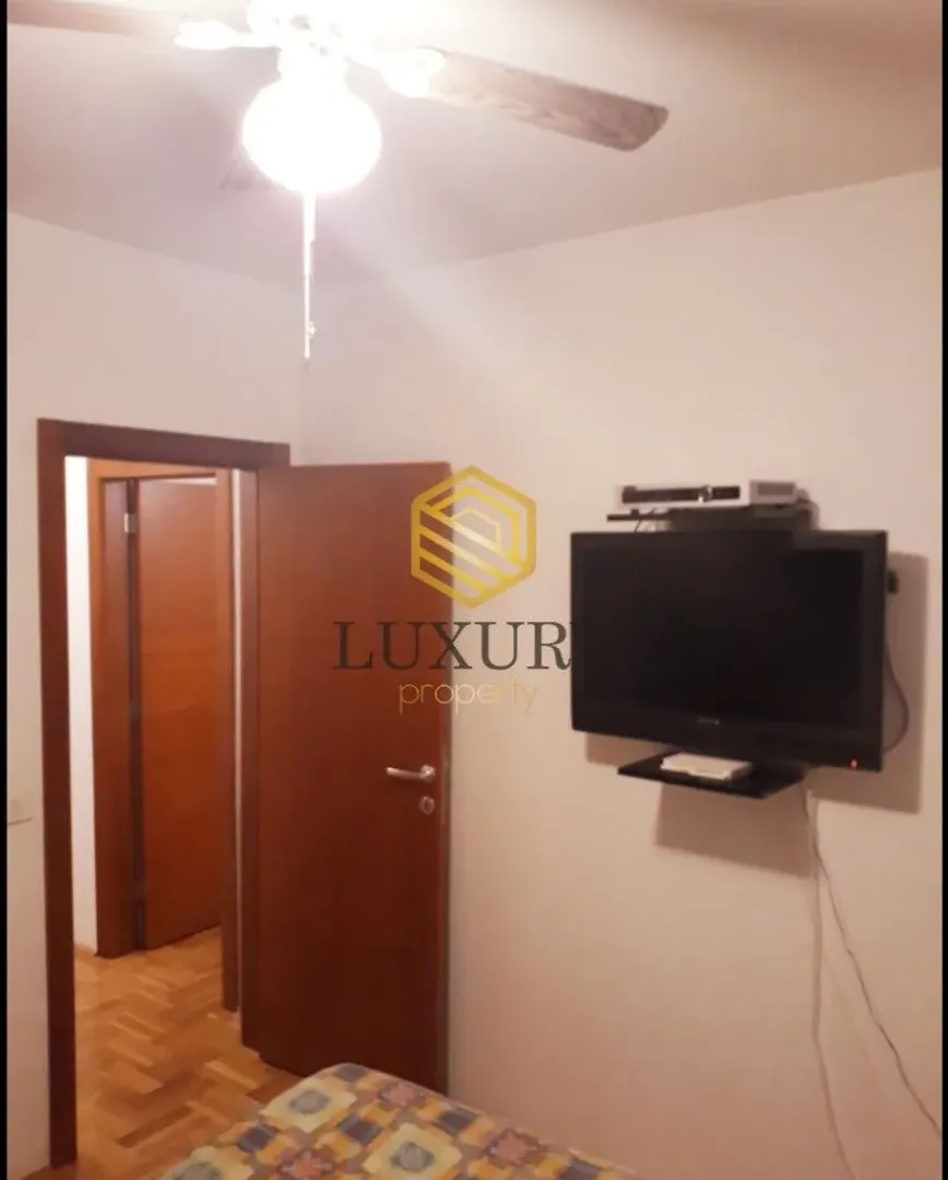 Izdavanje, dvosoban stan, 60m², Centar, Podgorica