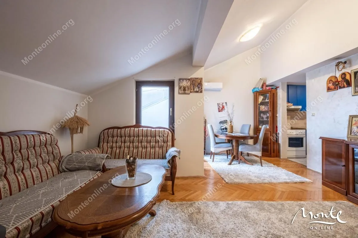 Prodaja, trosoban stan, 63m², Tivat, Crna Gora