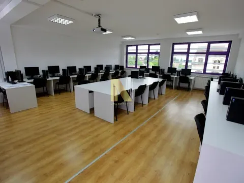 Izdavanje, poslovni prostor, 1000m², Adamovićevo Naselje, Novi Sad Sve Podlokacije - image 4