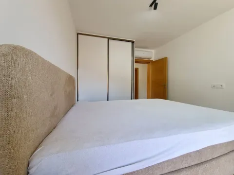 Rent, two bedroom apartment, 70m², Budva, Crna Gora - image 10