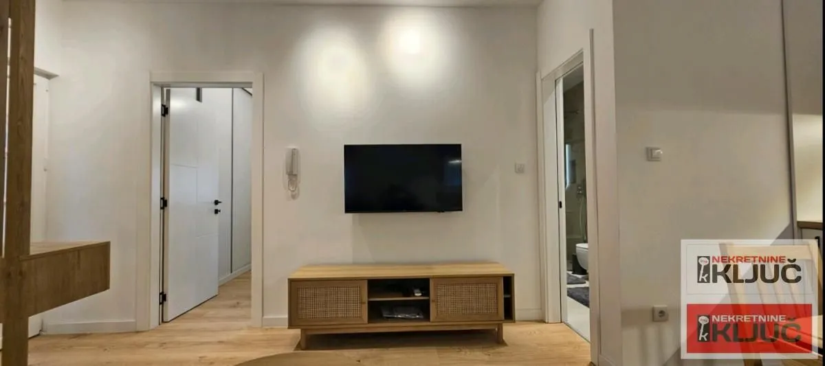 Izdavanje, jednosoban stan, 36m², Centar, Novi Sad