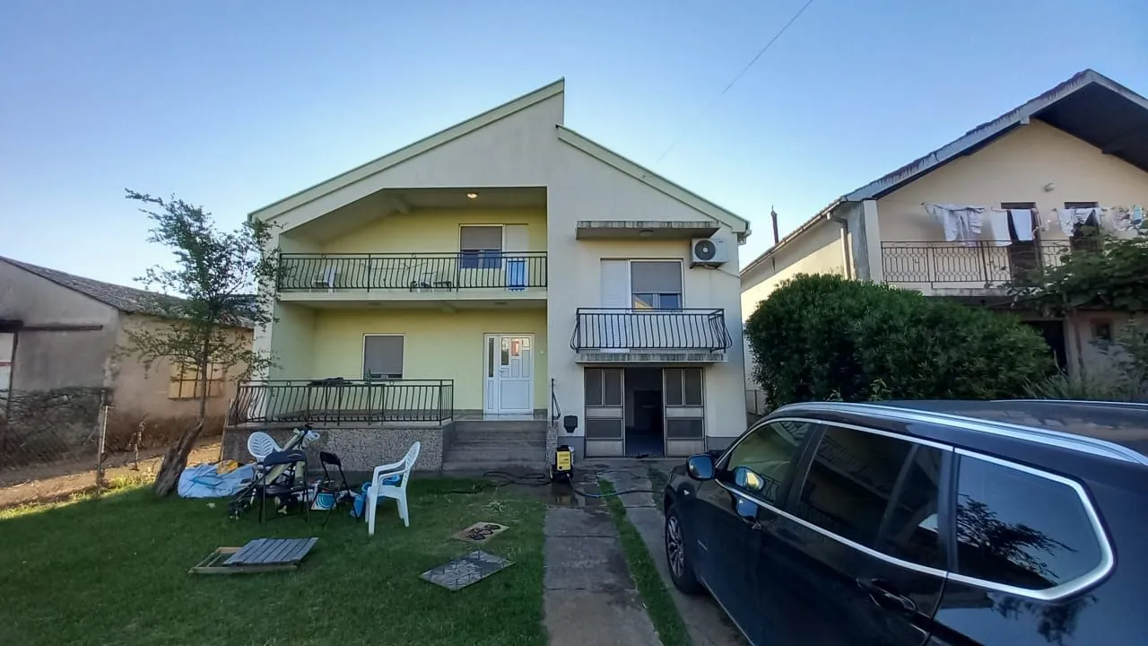 Rent, house, 200m², Blok 9, Podgorica