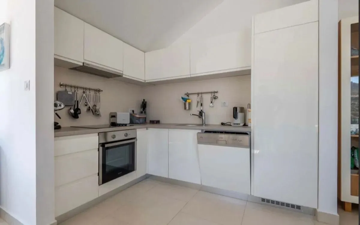 Prodaja, dvosoban stan, 90m², Morinj, Kotor