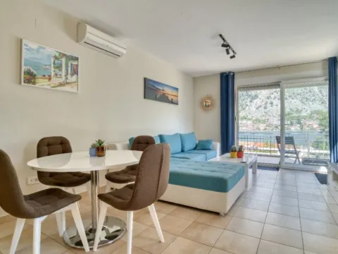 Izdavanje, dvosoban stan, 85m², Muo, Kotor - image 7