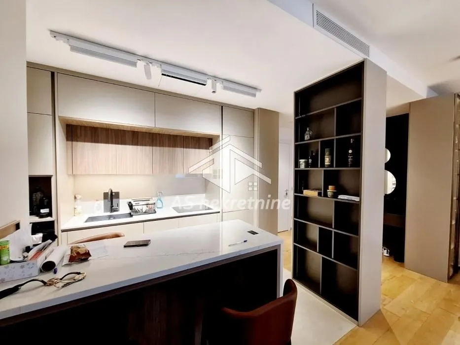 Izdavanje, četvorosoban stan, 120m², Stari Grad, Beograd