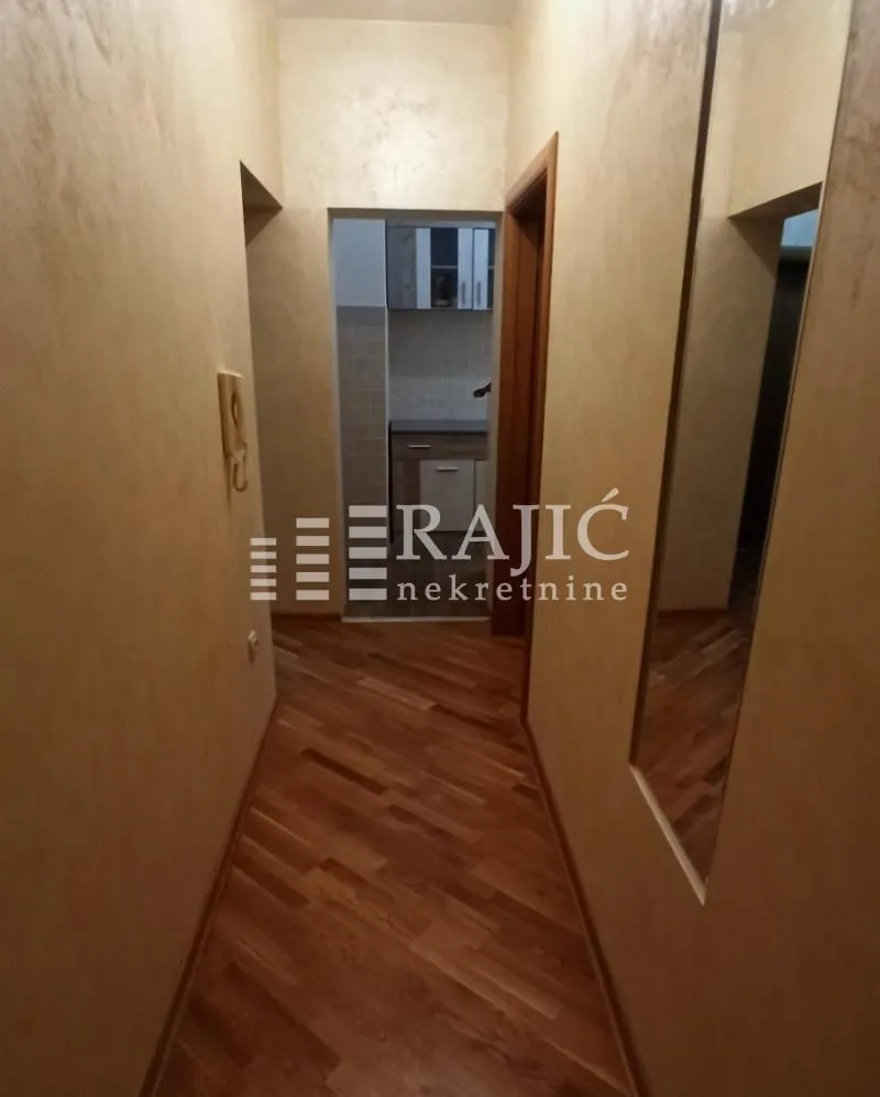Izdavanje, dvosoban stan, 50m², Vračar Sve Podlokacije, Beograd