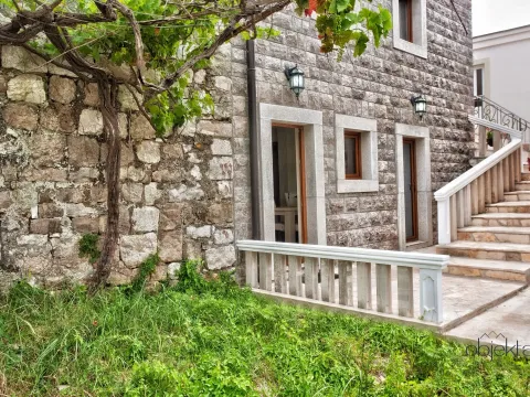 Prodaja, ugostiteljski objekat, 400m², Tivat, Crna Gora - image 4