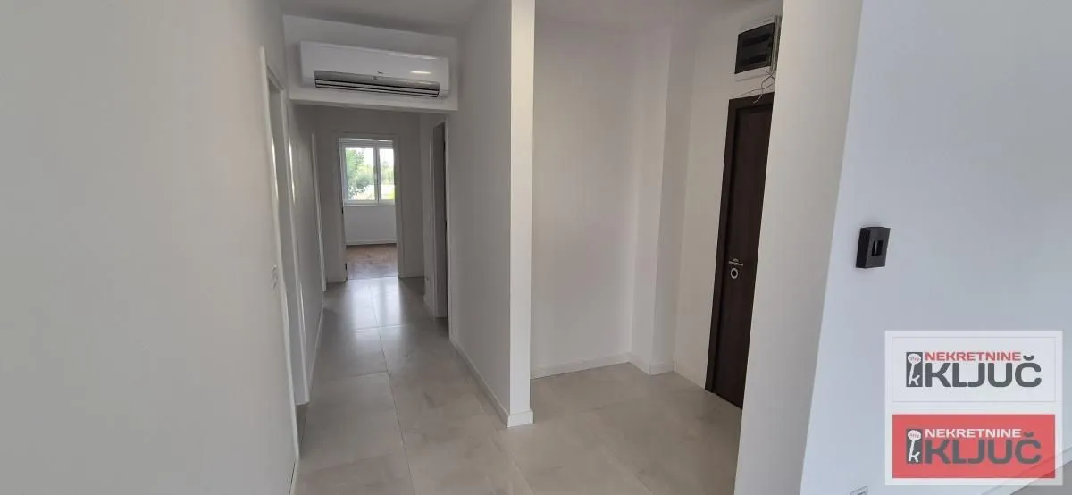 Prodaja, četvorosoban stan, 130m², Novo naselje, Novi Sad