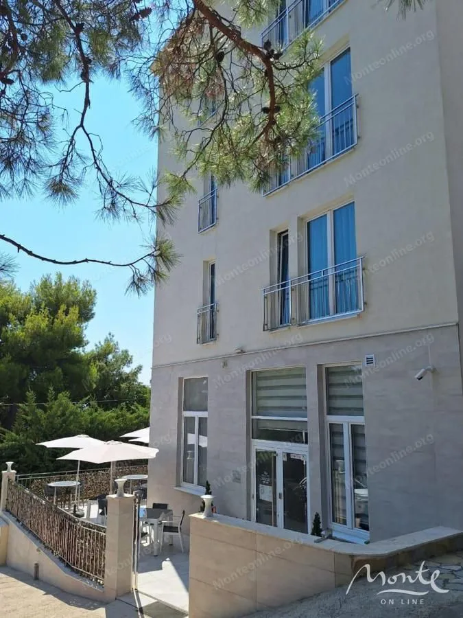 Sale, office space, 735m², Šušanj, Bar