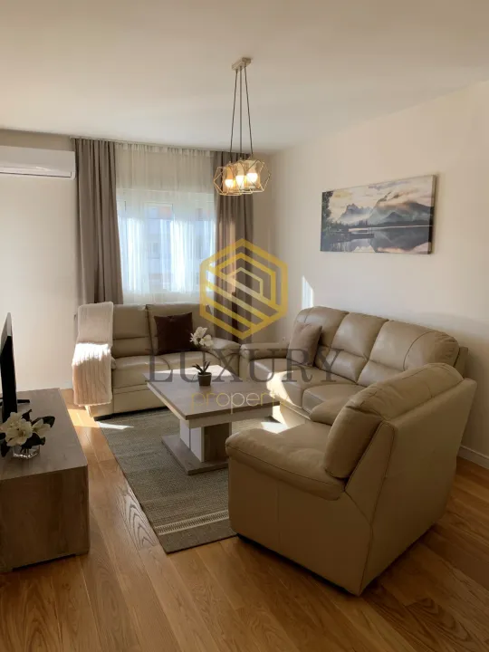 Izdavanje, dvosoban stan, 70m², Central Point, Podgorica