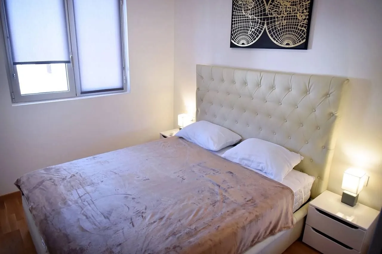 Rent, two bedroom apartment, 60m², Bečići, Budva