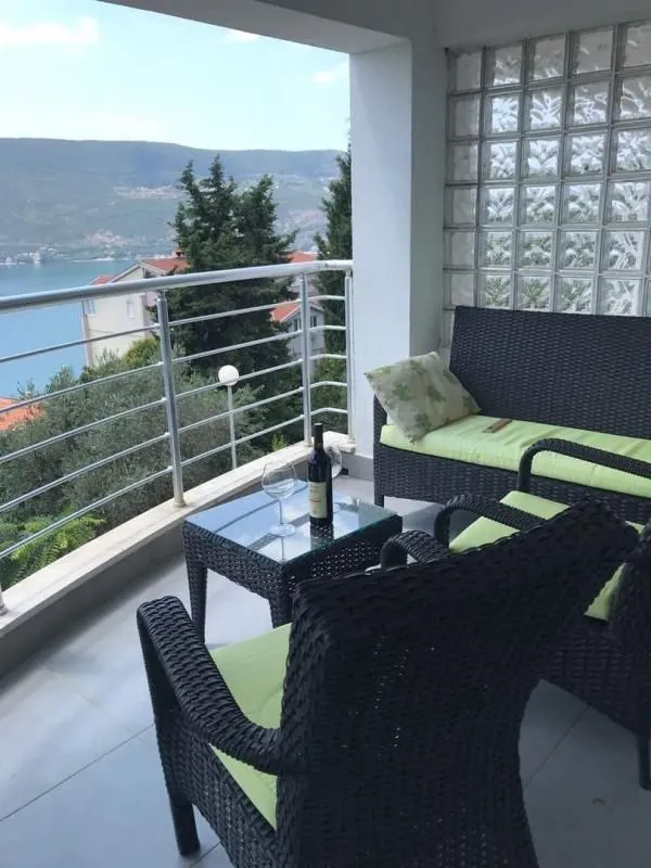 Prodaja, dvosoban stan, 82m², Herceg Novi, Crna Gora