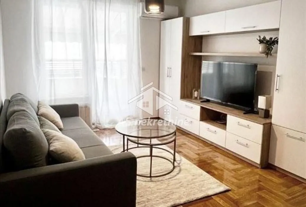 Izdavanje, dvosoban stan, 43m², Slavija, Vračar Sve Podlokacije