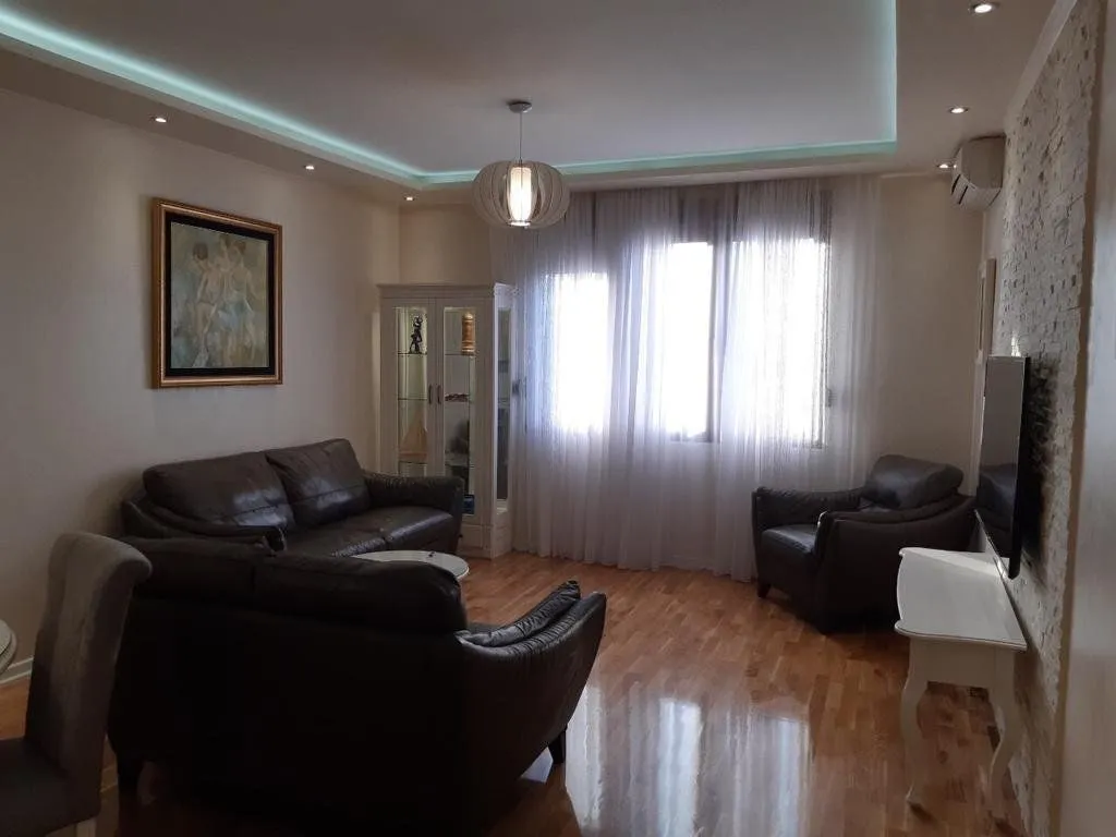 Izdavanje, dvosoban stan, 90m², Preko Morače, Podgorica