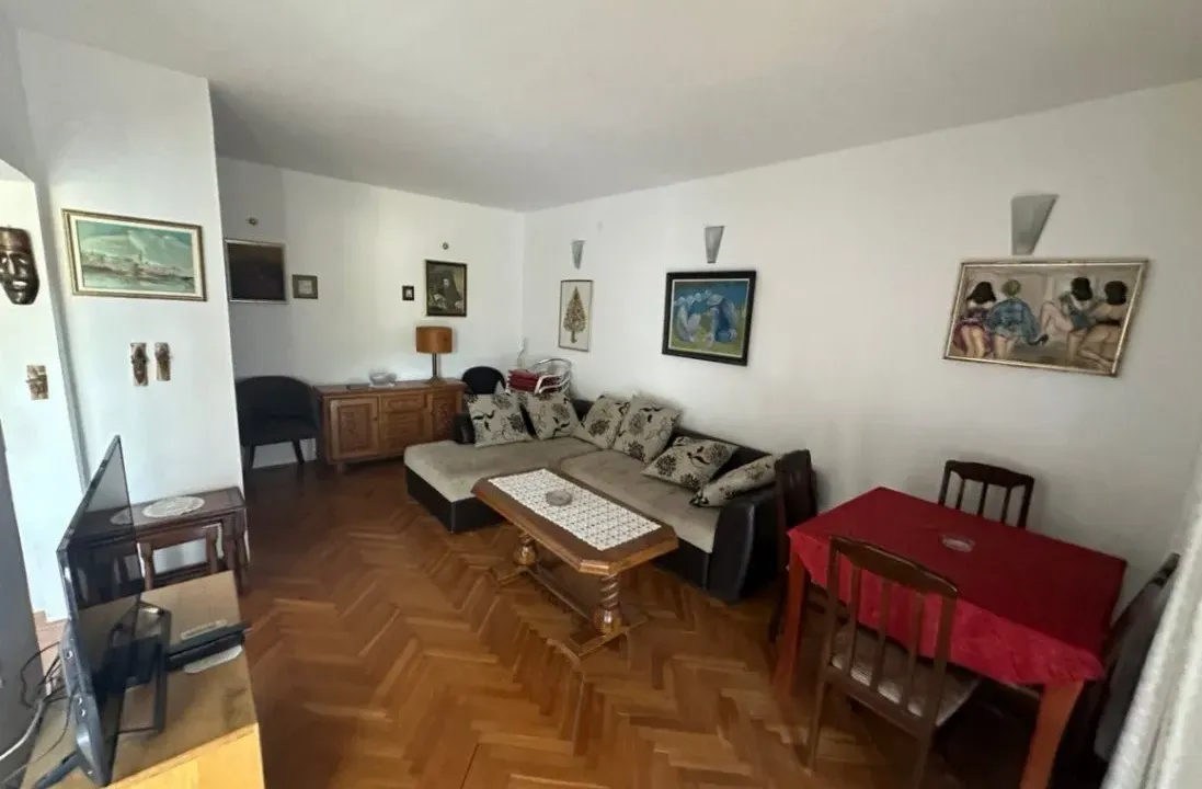 Izdavanje, stan, 80m², Centar, Budva