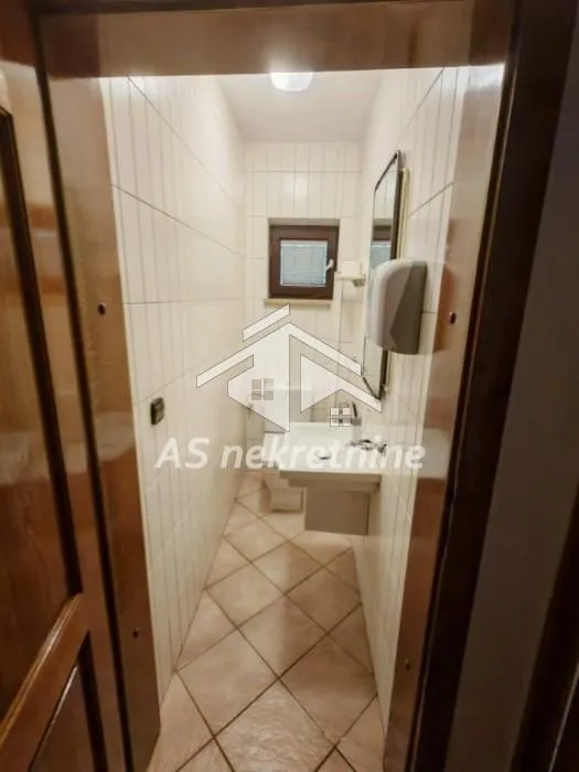 Izdavanje, kuća, 360m², Voždovac Sve Podlokacije, Beograd