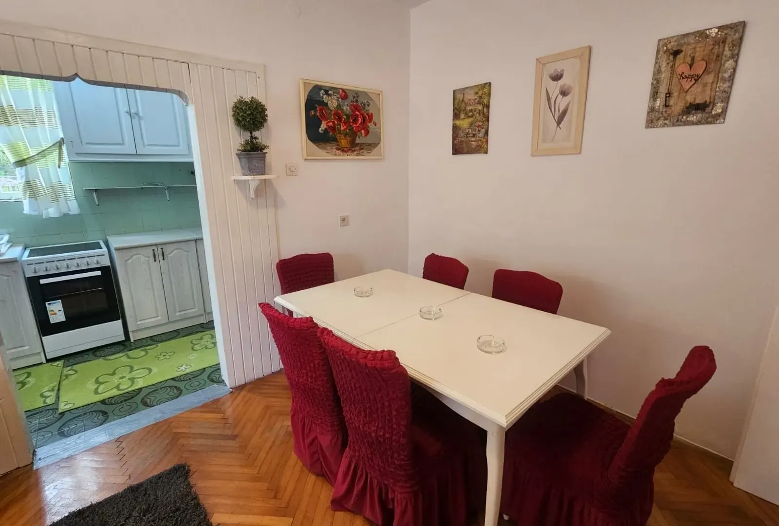 Izdavanje, stan, 90m², Kotor, Crna Gora