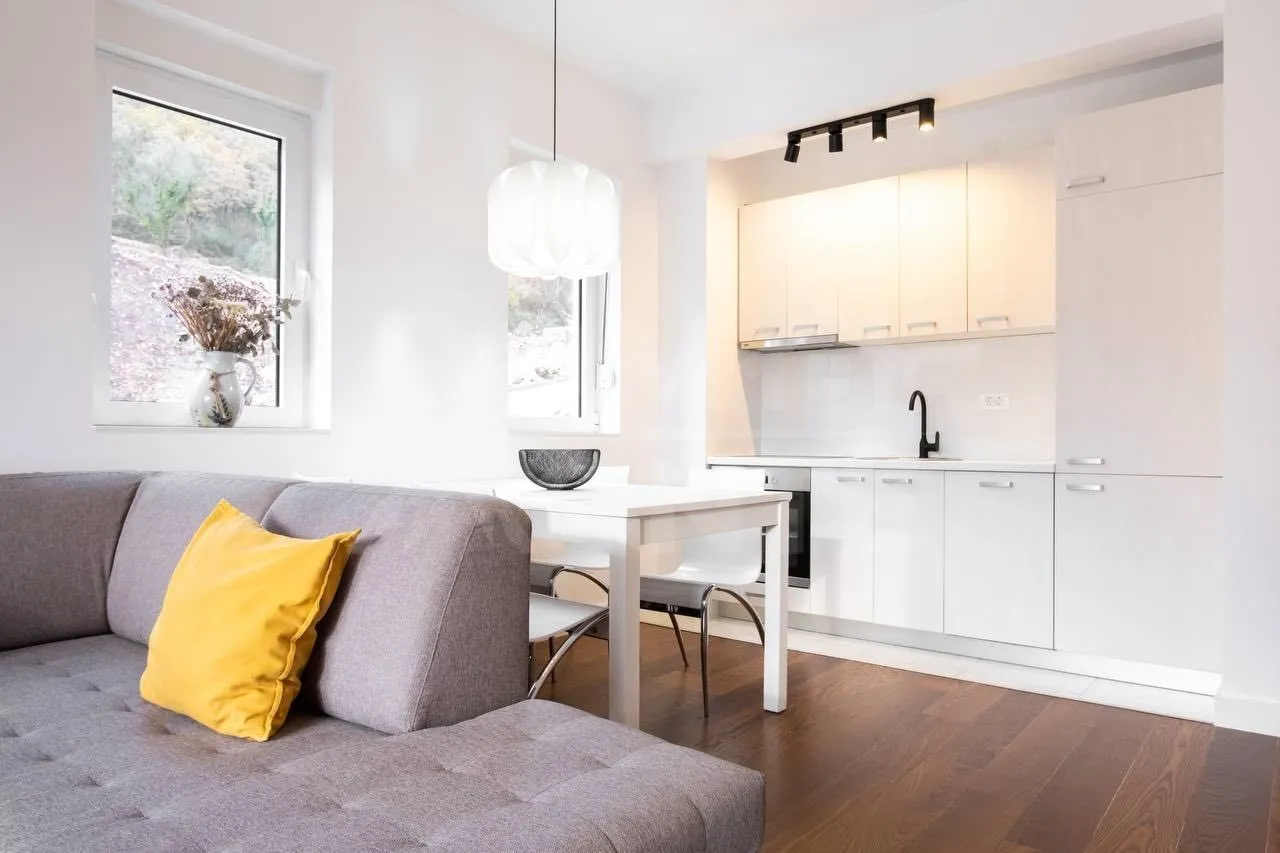 Rent, one bedroom apartment, 65m², Budva okolina, Budva