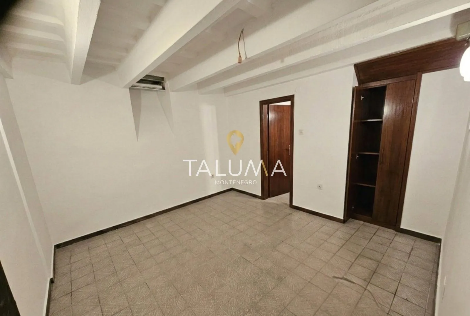 Izdavanje, poslovni prostor, 16m², Centar, Podgorica